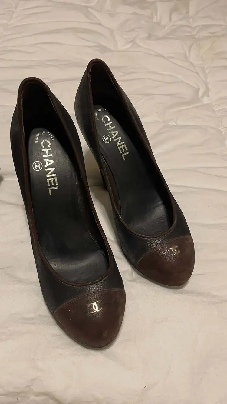 Chanel Black and Brown Suede CC Cap Toe Block Heel Pumps Size 37.5